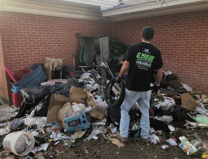 gihaul working on residential junk removal job